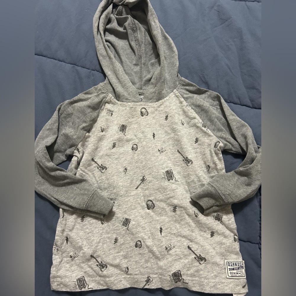 🌼 Oshkosh hooded Tee 💥